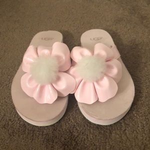 Ugg flip flops